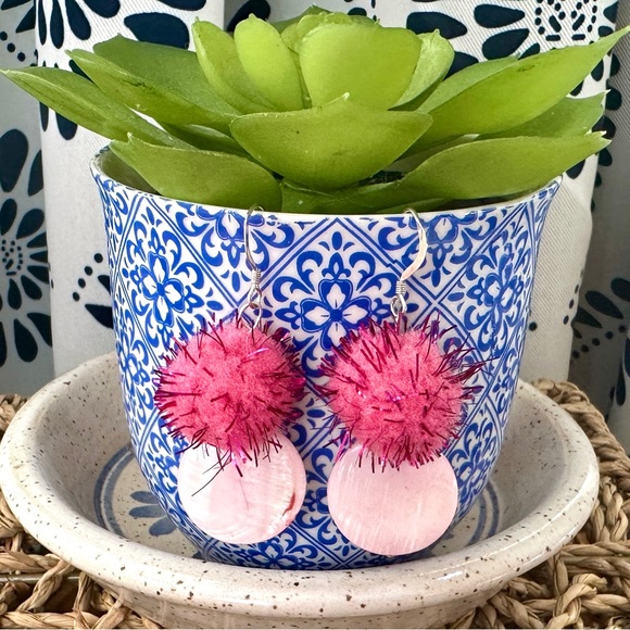 Pink 💕 Pom Pom Earrings - Picture 1 of 2